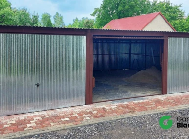 Garaż blaszany 9x5 ocynk, dach jednospadowy, brama uchylna
