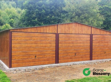 Garaż blaszany 9x5 Złoty Dąb, dach dwuspadowy, brama uchylna, panel
